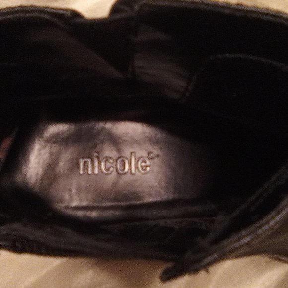 Prices are dropping ↘️ like the temperature! Boots by Nicole Miller size 8 - Picture 8 of 9